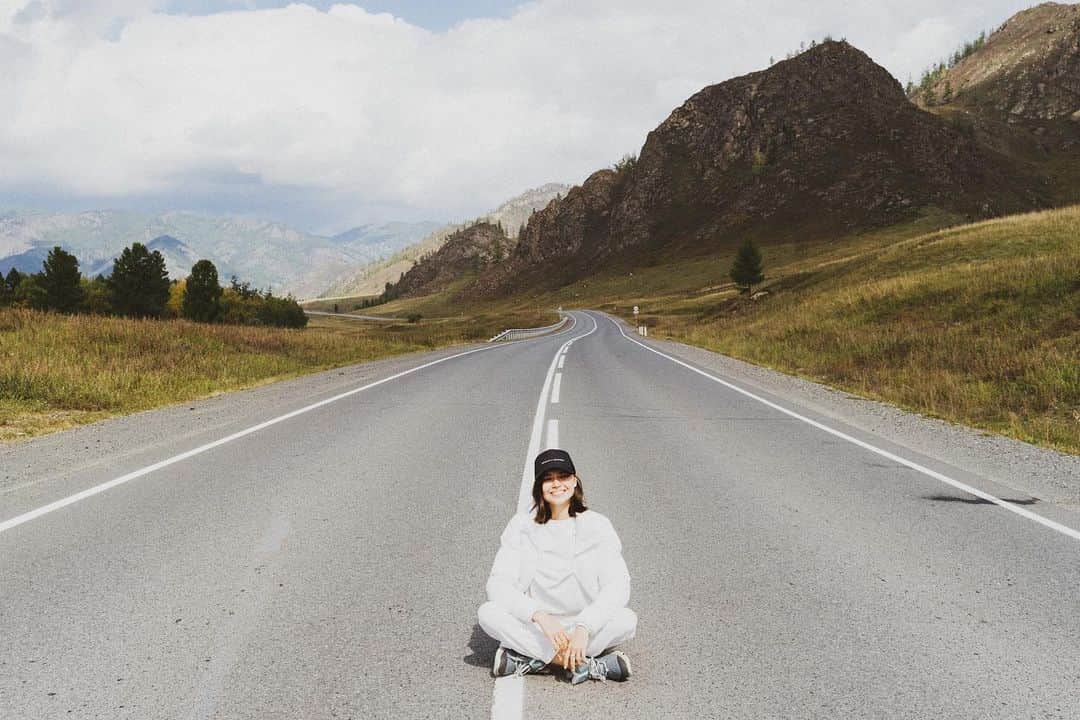 Ralina Rakipovaのインスタグラム：「Money fills your pocket, adventure fills your soul💛」