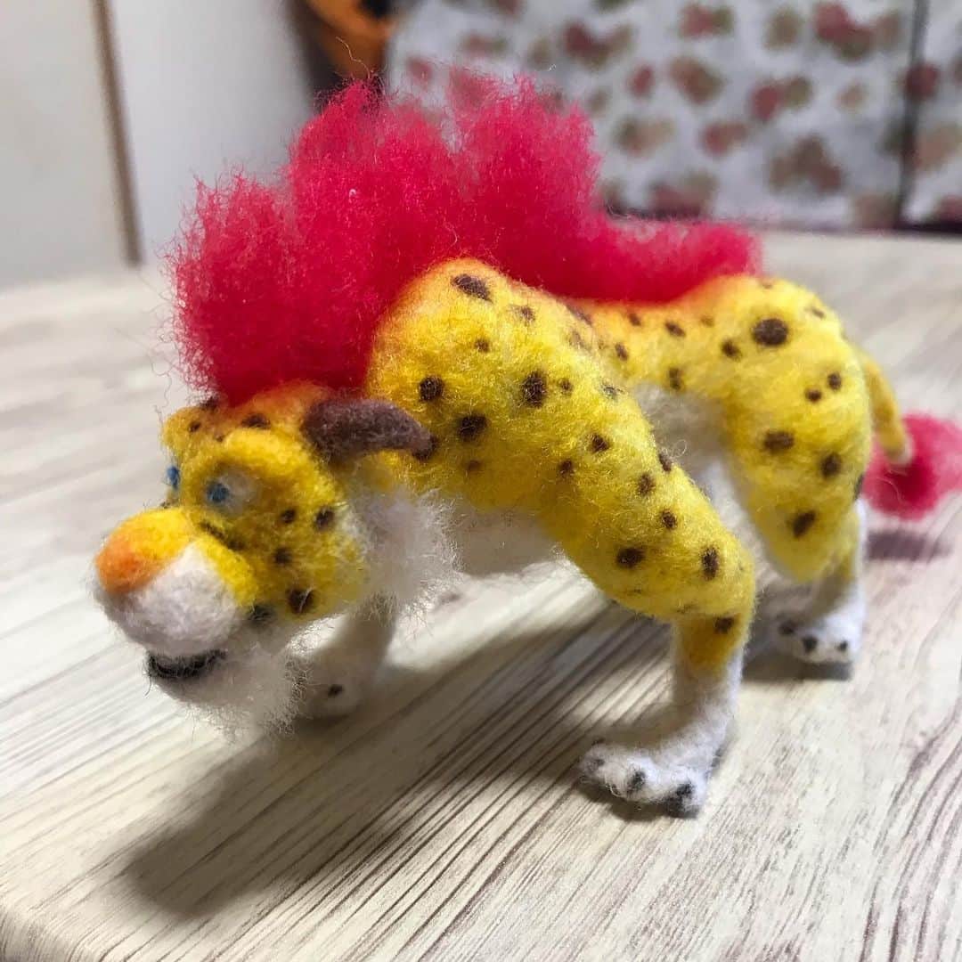 みずえのインスタグラム：「出来たーー！😭 リクエストあった、キラーパンサー🐈 始めにサイズもう少し大きくしてれば顔もっと細かく出来たけど、限界w(ヒゲとか無理)あと柄めんどくさいw #ボロンゴ #プックル #チロル #ゲレゲレ #キラーパンサー  #ドラゴンクエスト #ドラゴンクエストウォーク #ドラクエウォーク  #羊毛フェルト #ドラクエ羊毛部」
