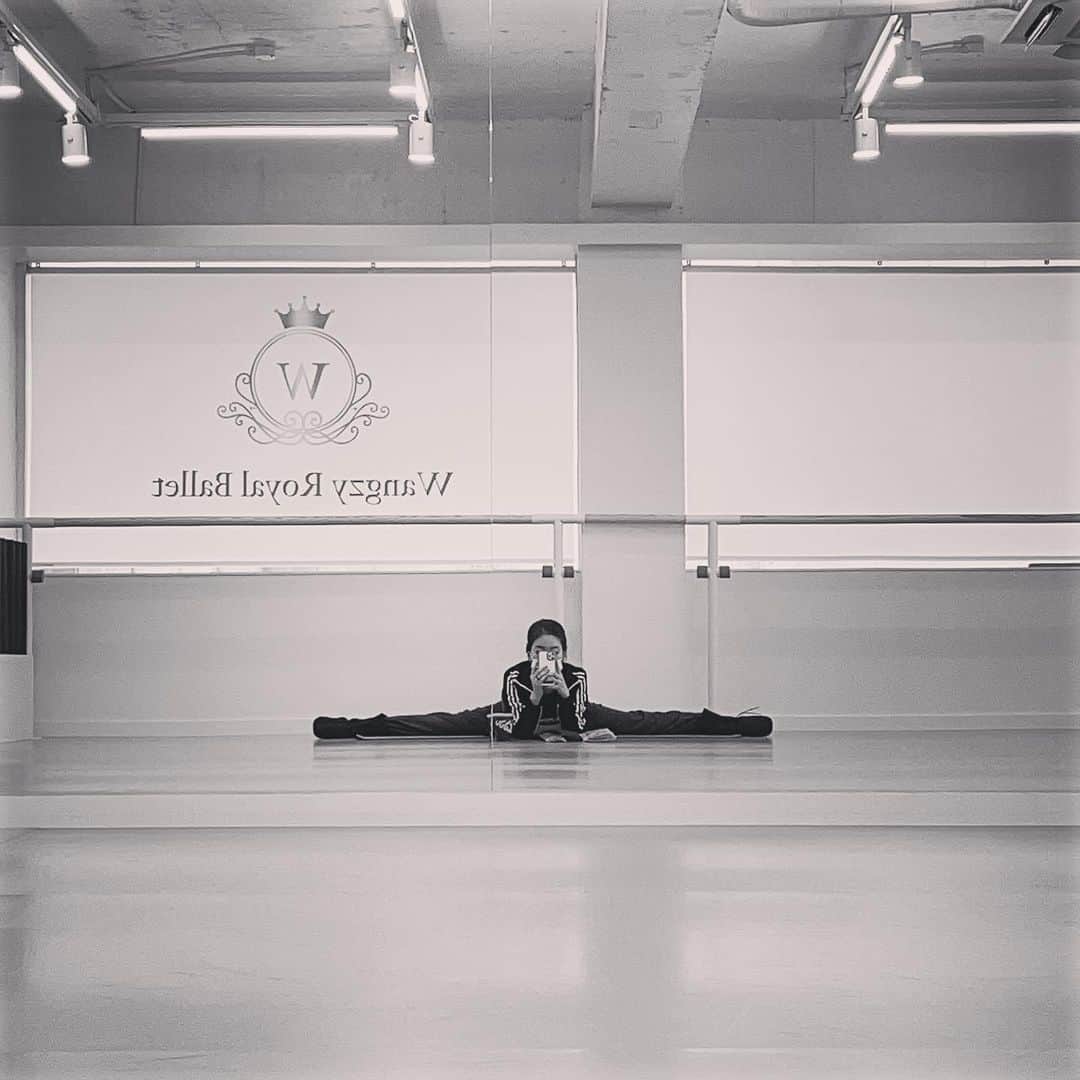 ワン・ジウォンさんのインスタグラム写真 - (ワン・ジウォンInstagram)「오랜만에 몸풀기 👯‍♀️#왕지로얄발레#발레」2月16日 15時15分 - jinams2w_1112