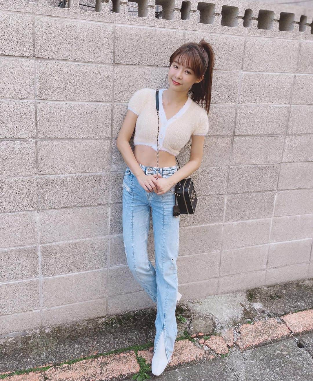 Yuriさんのインスタグラム写真 - (YuriInstagram)「Ok 這件衣服徹底把我變成82身了 今天開始實施每天勤勞的拍#ootd 66天！ 新年第一個要命的目標🥲👏 到底我有沒有辦法堅持呢 讓我們繼續看下去」2月16日 15時26分 - xx15995