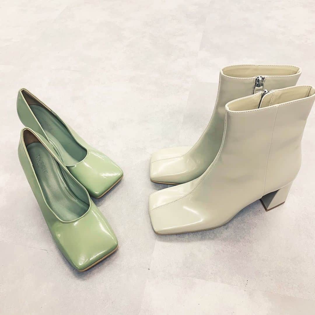 中根麗子のインスタグラム：「スクエアの靴大好き💗  #throwbysly  #shoes #boots #pumps」