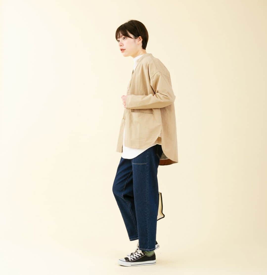 ナチュランさんのインスタグラム写真 - (ナチュランInstagram)「【暮らしの服】5,390円以下には見えない！デザインデニム特集﻿ ﻿ 今週のテーマは、「5,390円以下には見えない！デザインデニム特集」です。﻿ ﻿ ﻿ ﻿ -----------﻿ ■ワークプルオーバーワンピース[NTT-3A52-0922-C]﻿ デニムパンツをそのままワンピースにリメイクしたようなデザイン。﻿ ﻿ ﻿ -----------﻿ ■デニム切替ポケットゆるパンツ[ZOI-2A50-1113-C]﻿ 細すぎも太すぎもしない、オールマイティに使えるサイズ感のタック入りデニム。﻿ ﻿ ﻿ -----------﻿ ■ノーカラーブルゾン[ENV-2A52-1412-A]﻿ 大きな胸ポケットとドロップショルダーで旬のオーバーシルエットを表現。 Mサイズでも十分なたっぷり感。﻿ ﻿ ﻿ -----------﻿ ■縦スラブデニムバンドカラーシャツ[MNY-2A51-0637-B]﻿ 太さや長さが不規則なコットン糸をあえて使い、ヴィンテージのような独特の風合いと清涼感を表現したデニムシャツ。﻿ ﻿ ﻿ ﻿ ------------------------------﻿ ▶️お買いものは写真内のタグをタップしてくださいね。またはプロフィールからもナチュランへリンクしています。→@natulan_official﻿ ﻿ ▶️写真内のタグは、販売中でも消えている場合がございます。ぜひ、ナチュランの検索窓から、注文番号又は商品名を、検索してみてくださいね。﻿ ﻿ ▶️プロフィール画面では、季節のおすすめ商品や、再入荷情報をご紹介しています。ぜひ、ご覧くださいませ。→@natulan_official﻿ ﻿ ----------- #lifewear #fashion #今日のコーデ #コーディネート #ファッション #ナチュラル #ナチュラン #natulan #日々の暮らし #暮らしを楽しむ #シンプルライフ #シンプルコーデ #大人女子 #大人コーデ #ナチュラルコーデ #デニム #春コーデ #ワンピース #プチプラコーデ #ジーンズ #ジーパン #暮らしの服  #natulan_official」2月16日 15時25分 - natulan_official