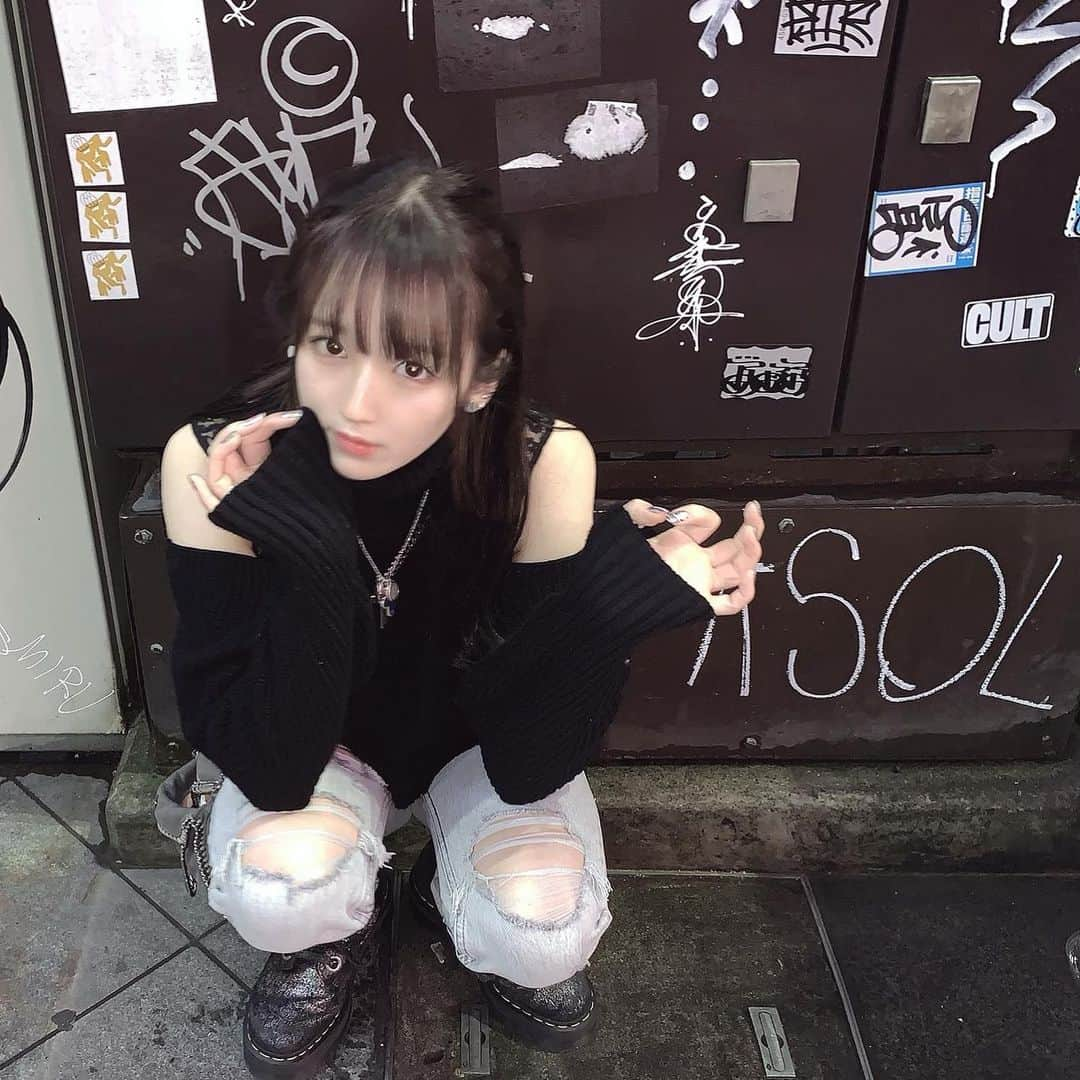 水希蒼のインスタグラム：「トップスZARAで1000円ちょいだった.かわい🖤」