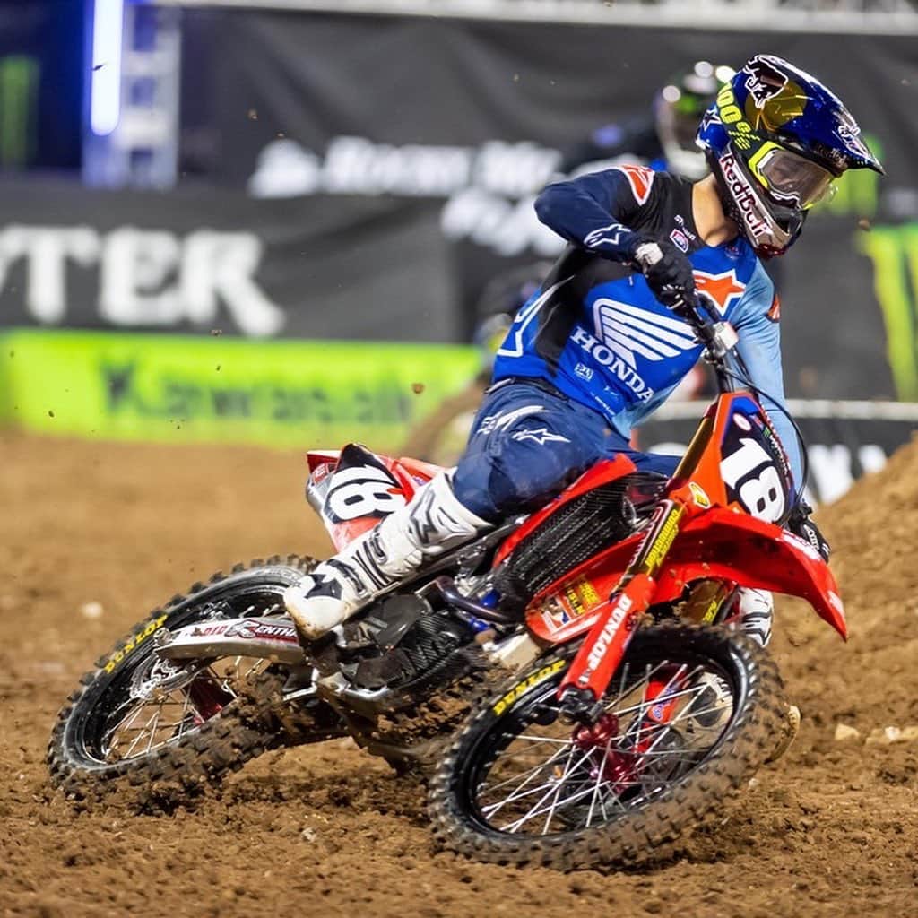 Racer X Onlineさんのインスタグラム写真 - (Racer X OnlineInstagram)「Jett Lawrence nabs his second win, and gives an update on his race, his shoulder, the break and more. 🗣  "It was a fun ride. I had Colt [Nichols] right there, so I had to make sure I hit my marks. It was all around a pretty good ride, I felt like." - @Jettson18 // Read more 👉 @RacerXOnline」2月16日 6時43分 - racerxonline
