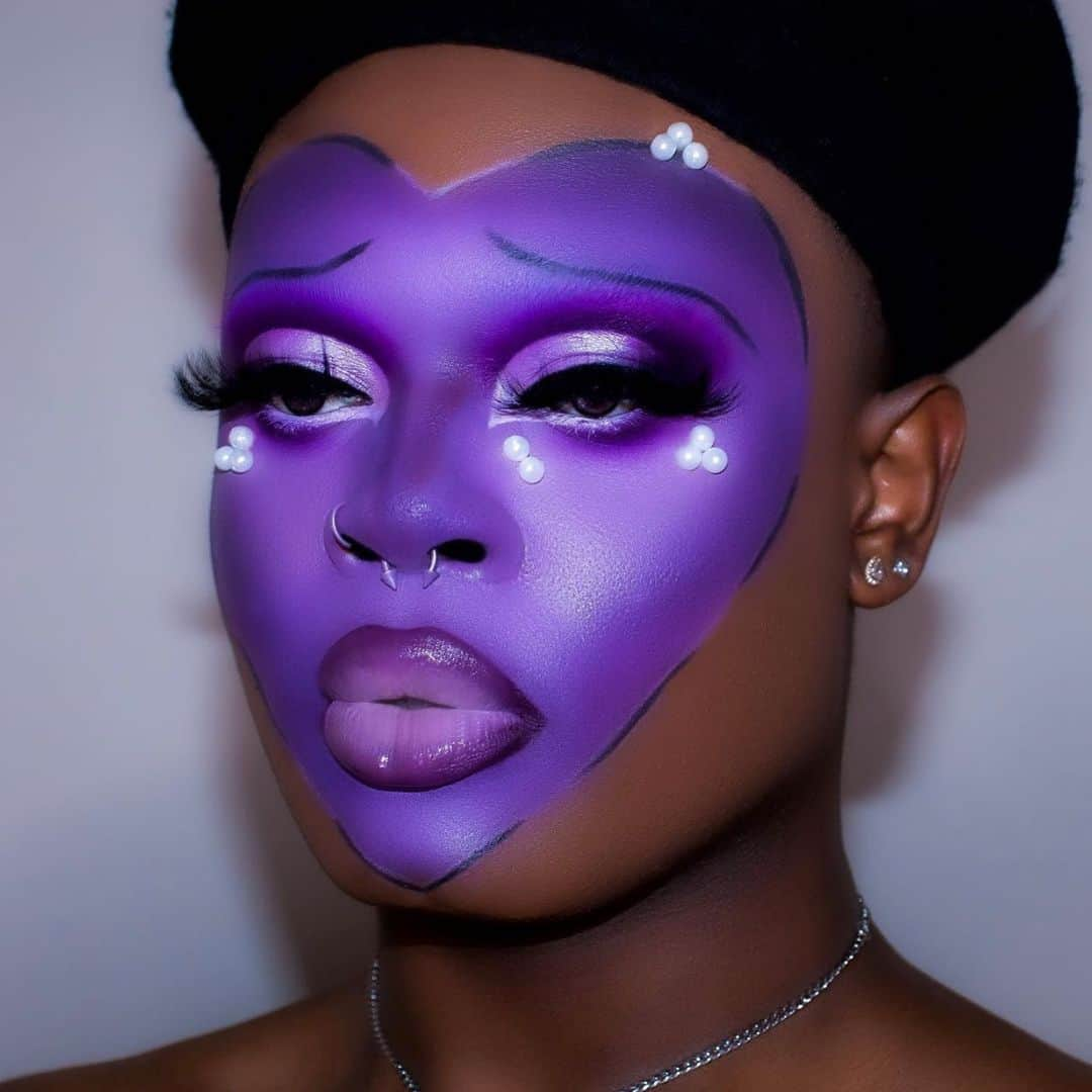 Jeffree Star Cosmeticsさんのインスタグラム写真 - (Jeffree Star CosmeticsInstagram)「Purple Hearts💜 @azeezartistry created this iconic look using our #bloodlustpalette palette, #velourliquidlipstick in the shade Drug Lord, & #TheGloss in the shade Wizards Glads 🌟   #jeffreestarcosmetics」2月16日 7時00分 - jeffreestarcosmetics