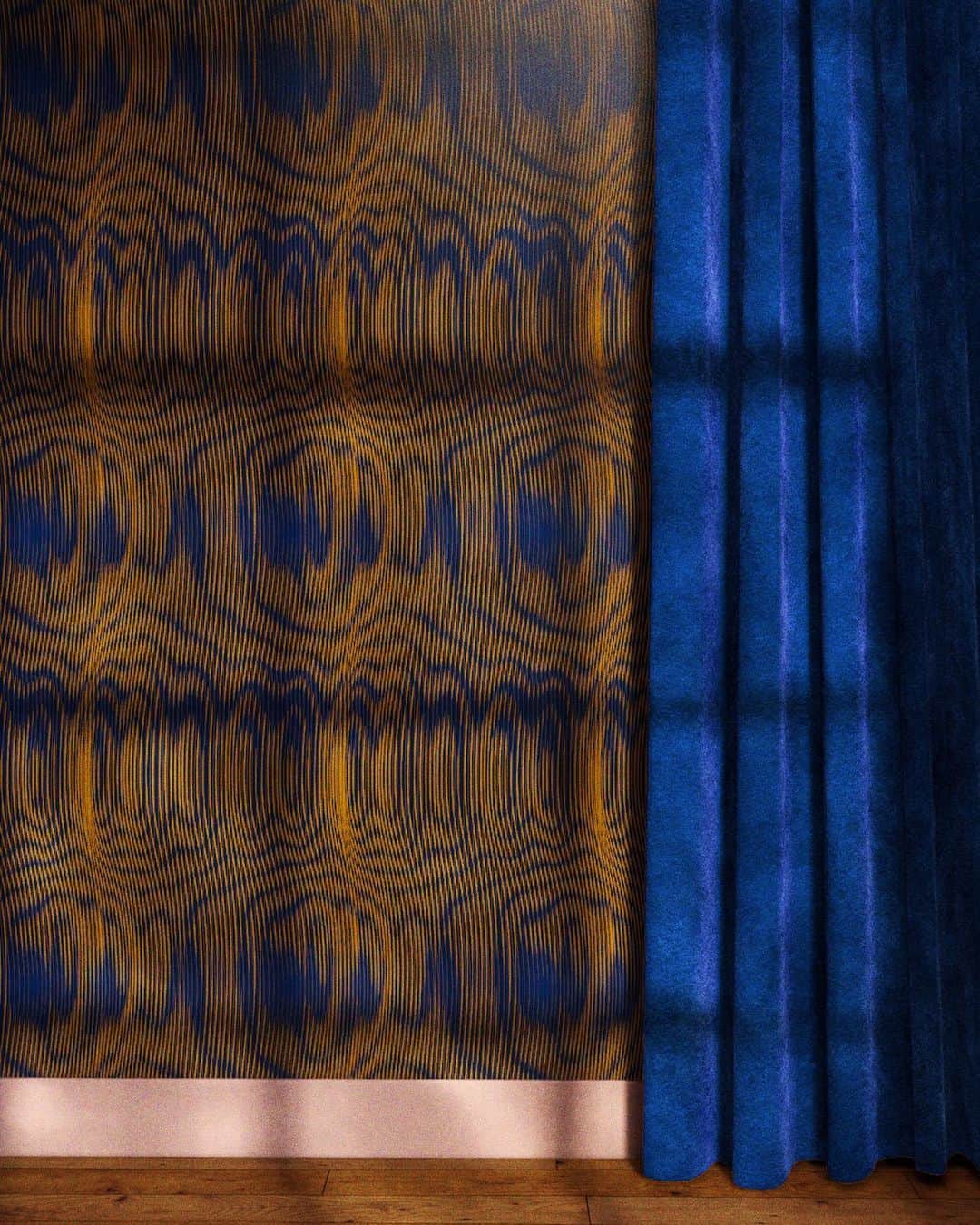 Design Milkさんのインスタグラム写真 - (Design MilkInstagram)「New Orleans-based designer @bradleylbowers and his eponymous design studio have created a new wallpaper collection inspired by optical illusions. Titled the Moire Collection, named after the effect that occurs when two fine patterns are combined, the new collection consists of four visually intoxicating designs: Striae, Melange, Ripple, and Mirage. The results are stunning on-screen, but really shine when applied to physical space. \\\ See more of Bradley Bowers' Moire Collection at the link in bio. 🔗」2月16日 6時57分 - designmilk