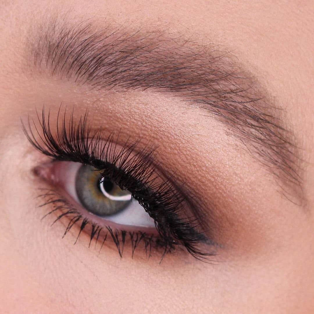 M·A·C Cosmetics Canadaさんのインスタグラム写真 - (M·A·C Cosmetics CanadaInstagram)「Celebrating 50% off chocolate today with this 100% cocoa-inspired look by @glitteree 🍫 Created with pillow-soft, matte pressed-powder eye shadow with an ultra-creamy texture that could honestly rival chocolate.   What’s your favourite type of chocolate — milk, dark or white? Sound off in the comments below! 👇  Eye Shadows Used: 🤎 Powder Kiss Soft Matte Eye Shadow in Best Of Me (Vanilla Cream) 🤎 Powder Kiss Soft Matte Eye Shadow in What Clout! (Light Cognac) 🤎 Powder Kiss Soft Matte Eye Shadow in Give A Glam (Chocolate Brown) 🤎 Powder Kiss Soft Matte Eye Shadow in Felt Cute (Pastel Pink)  Regram @glitteree #MACCosmeticsCanada #MACCanadianOriginal #MACEyes #MACPowderKiss #EyeShadow #EyeLook #MatteEyeShadow #EyeShadowTutorial」2月16日 7時04分 - maccosmeticscanada