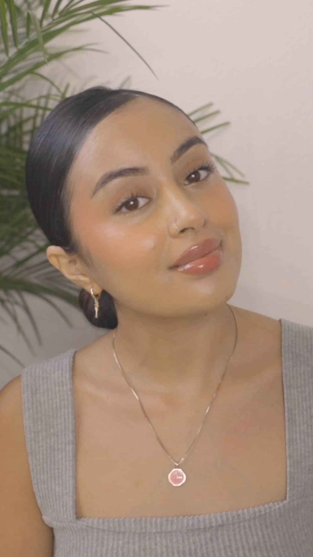 のインスタグラム：「#SephoraSquad member @mijamorena shares her fave products for a glow that is the dreamiest of glows ✨ Tell us your go-to products for a gleamy look below ⬇️  Products Featured: @ctilburymakeup Hollywood Flawless Filter  @urbandecaycosmetics Stay Naked Hydromaniac  @rarebeauty Stay Vulnerable Melting Blush  @fentybeauty Gloss Bomb Cream Color Lip Drip Cream」