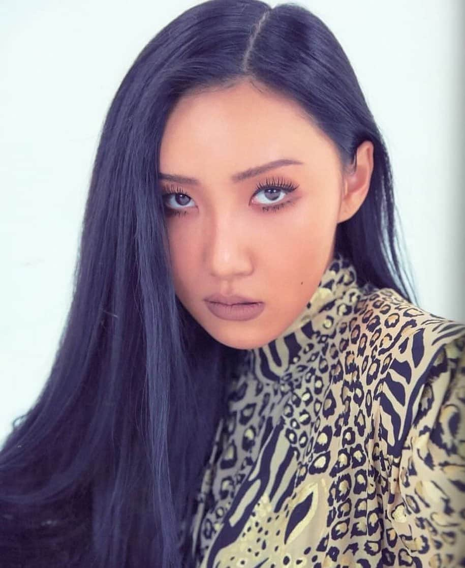 ファサさんのインスタグラム写真 - (ファサInstagram)「Twit or Maria?   #mamamoo #마마무 #hwasa #화사 #hyejin #ahnhyejin #moonbyul #solar #wheein #moomoo #kpop #girlgroup #gg #kpopgirlgroup」2月16日 7時09分 - mamamoohwasa