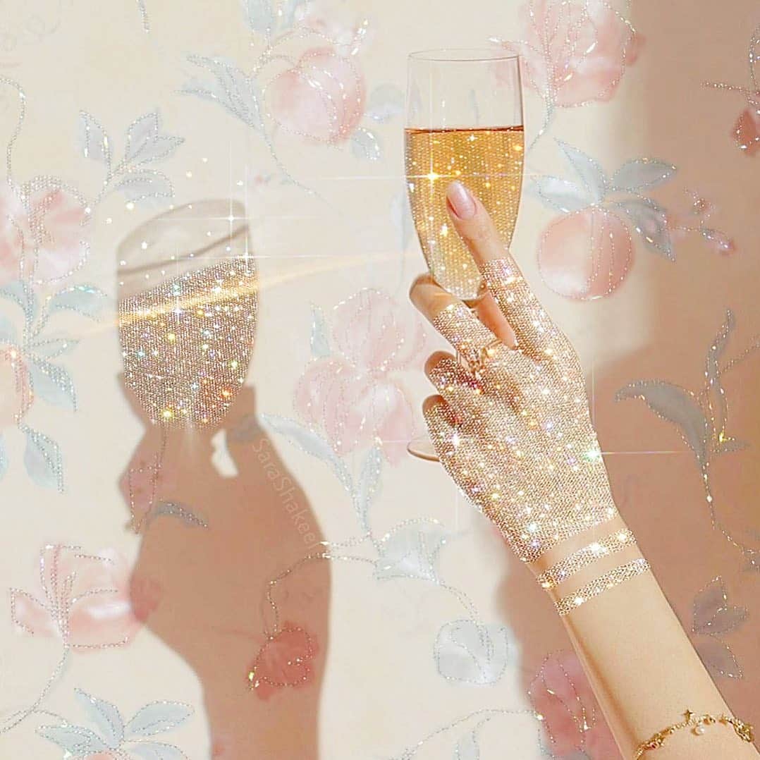 エルエーメイドのインスタグラム：「Cheers to a 3 day weekend (if you’re  one of the lucky ones) 🥂」