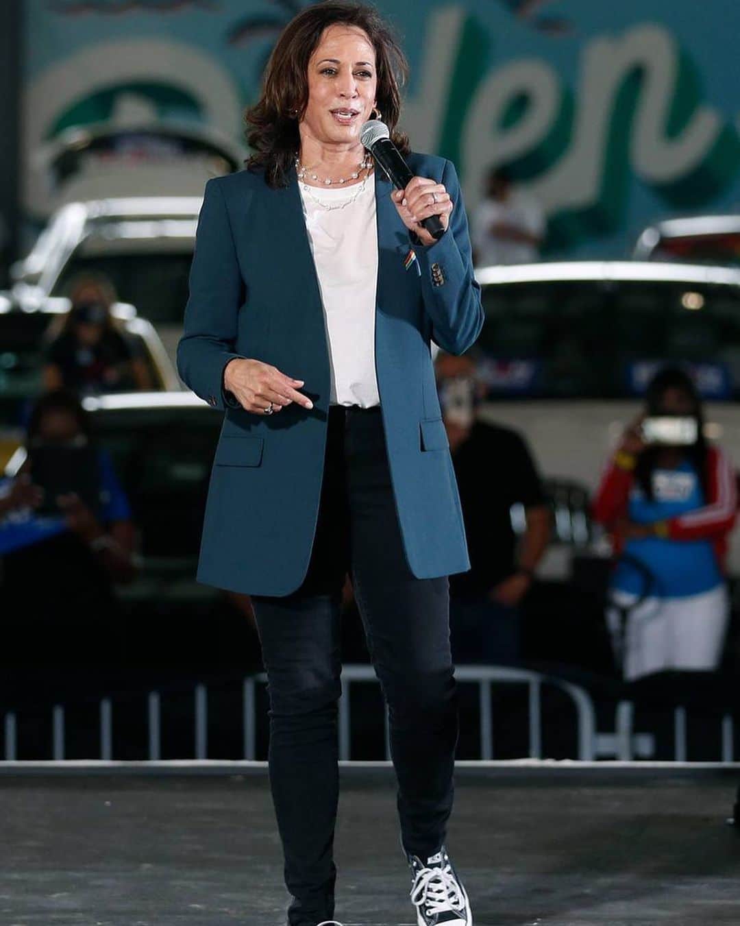 カレントエリオットのインスタグラム：「“my mother had a saying ‘kamala, you may be the first to do many things, but make sure you’re not the last” – madam vice president, kamala harris」