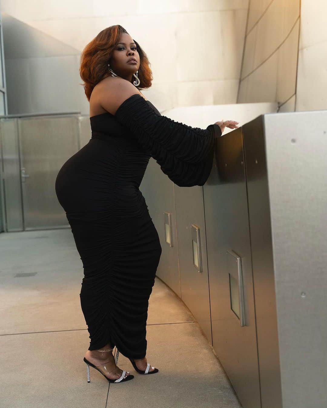 アンバー・ライリーのインスタグラム：「THIRTY•FINE  I am grateful for life, love, family, and friendship. Happy Birthday to me 🎉🥰 📸: @deseanblack_official」
