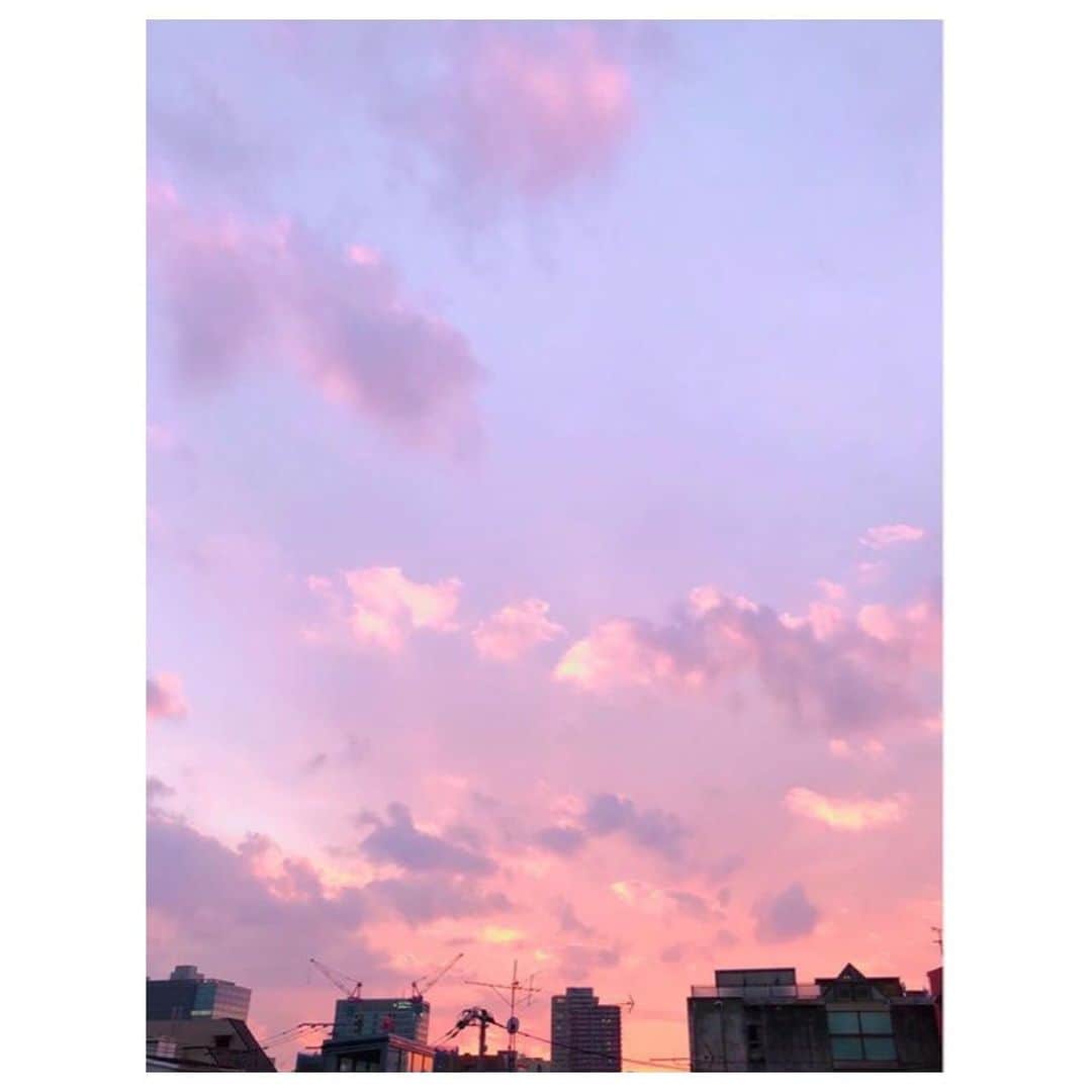 のインスタグラム：「おはようございます  写真は去年の今日載せた空…☺︎  #2020 #空 #sky #하늘 #cielo #思い出」