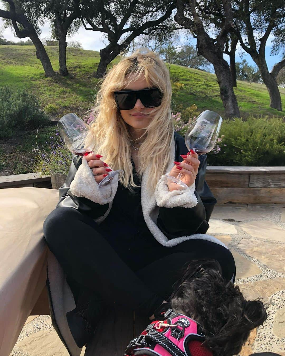 Bebe Rexhaさんのインスタグラム写真 - (Bebe RexhaInstagram)「Went wine tasting even though I hate wine. 🍷」2月16日 8時27分 - beberexha