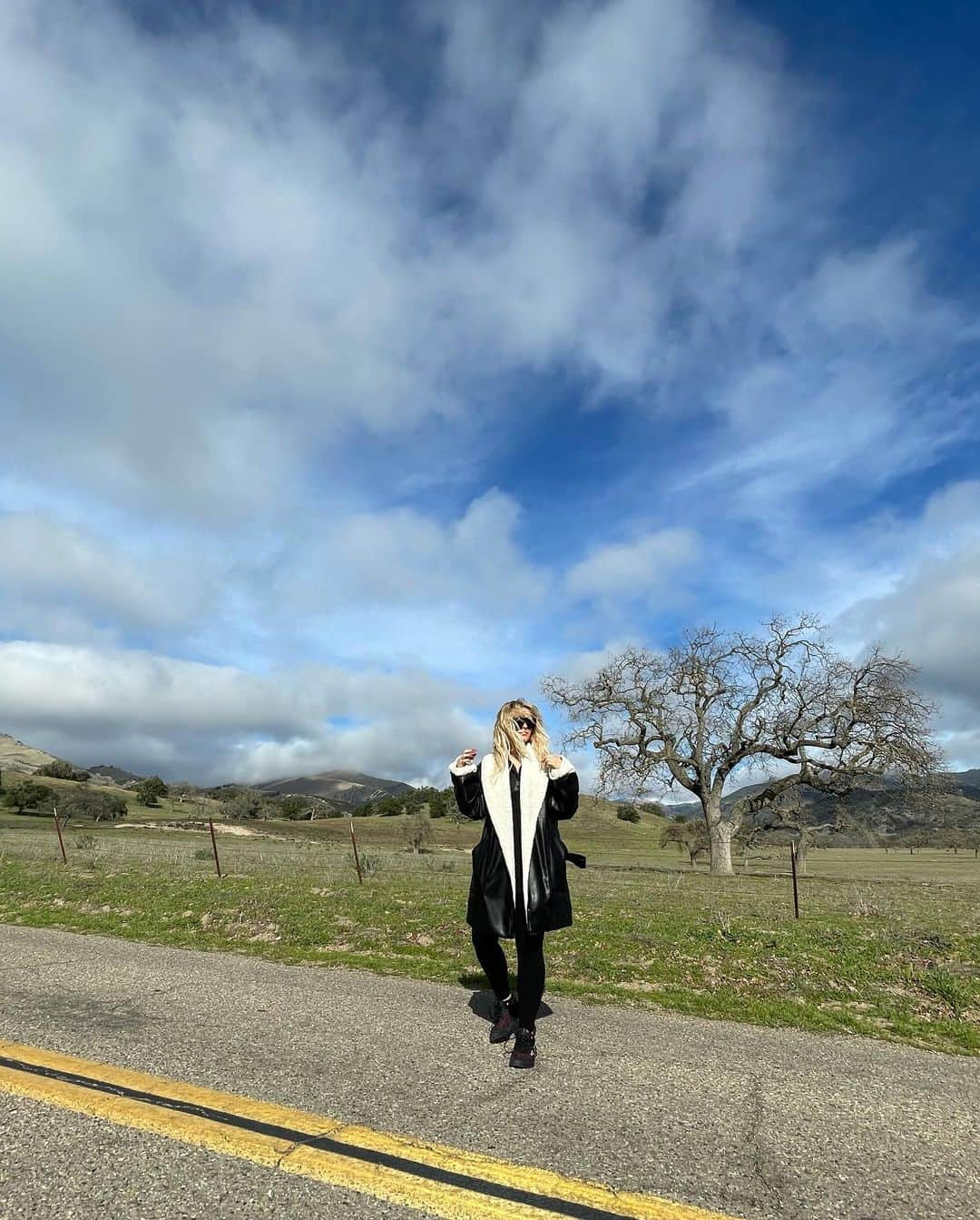 Bebe Rexhaさんのインスタグラム写真 - (Bebe RexhaInstagram)「Went wine tasting even though I hate wine. 🍷」2月16日 8時27分 - beberexha