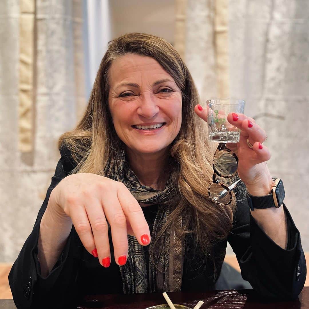 リチャード・ハーモンのインスタグラム：「Today is this wonderful woman’s birthday! None of us would be anywhere without you, Mom. You’re an actual angel. ❤️」