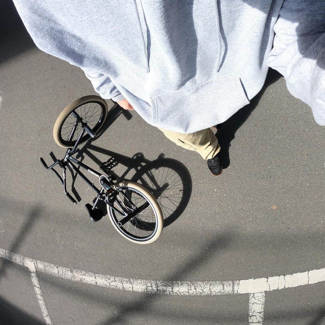 のインスタグラム：「ピンチになったら視点を変えよう。RE START大事。 #aresbikes #bmx #flatlandbmx  #fxck_covid19 #product #restart #ug #madbunny #dvsshoes #fusioninc #gopro #goprohero9」