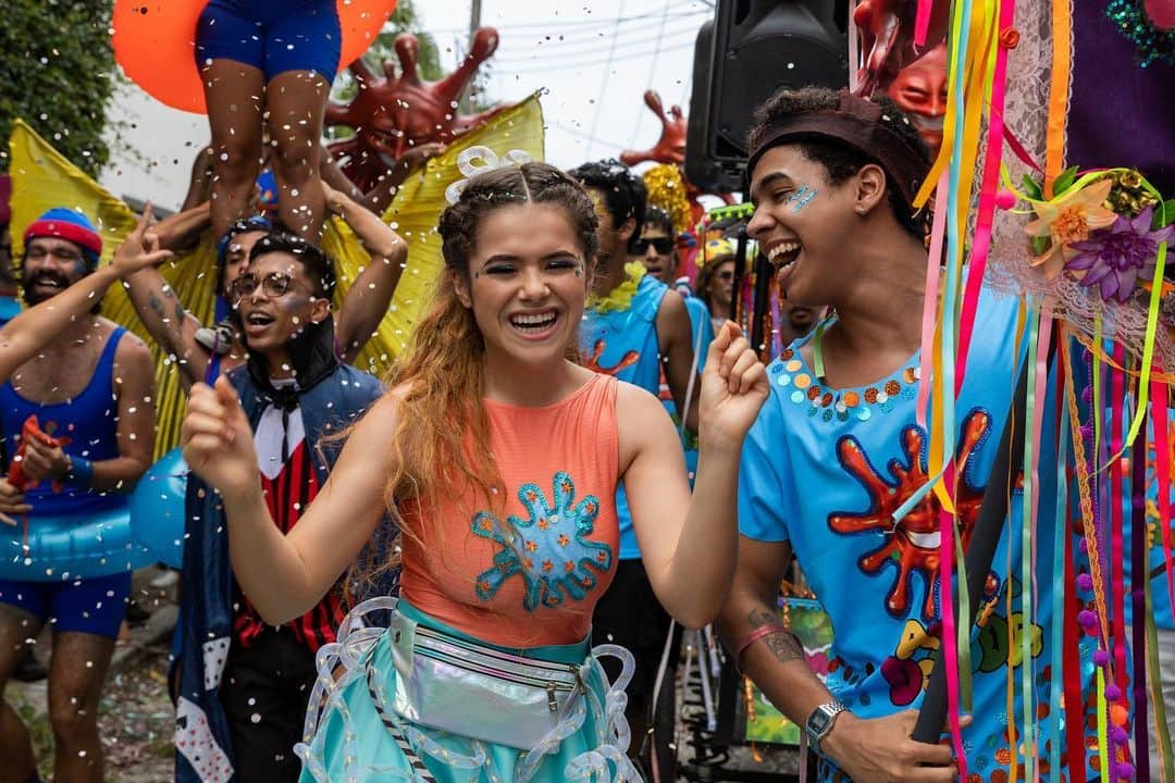 Maisa Silvaさんのインスタグラム写真 - (Maisa SilvaInstagram)「"É Carnaval, essa energia absurda. É tradição, o nosso bloco na rua. Vem pra brilhar,  A festa é sua. Ele voltooou... É o ameba desnuda!!”   Onde queríamos estar kkkkkkkk  Enquanto não podemos, bora curtir o Carnaval assistindo “Pai em Dobro” na @netflixbrasil ❤️」2月16日 8時38分 - maisa