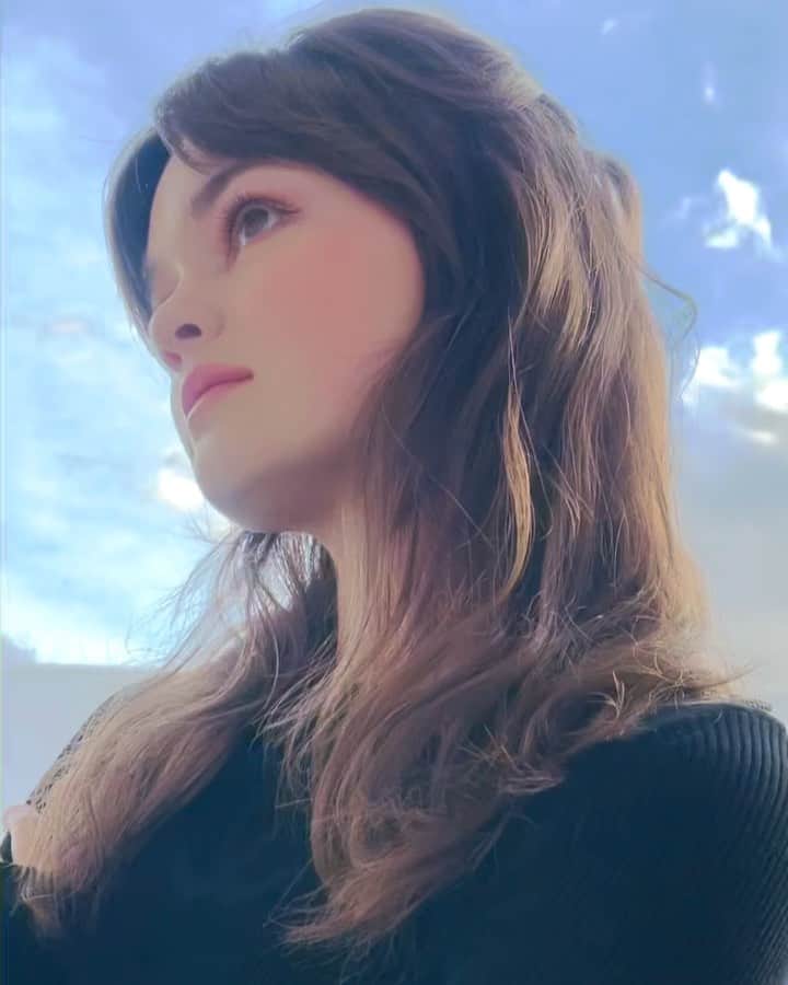 シアラ・ブラヴォのインスタグラム：「😛🖤  @karayoshimotobua  @mararoszak  @samanthamcmillen_stylist」