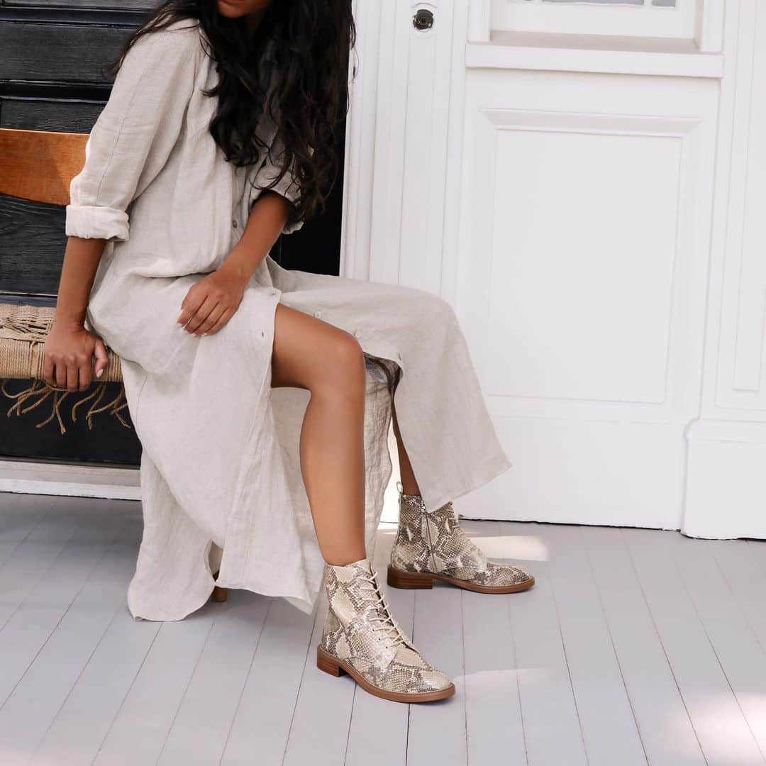 サムエデルマンのインスタグラム：「Last chance for extra 20% off sale, shop before it’s too late!  #SamEdelman」