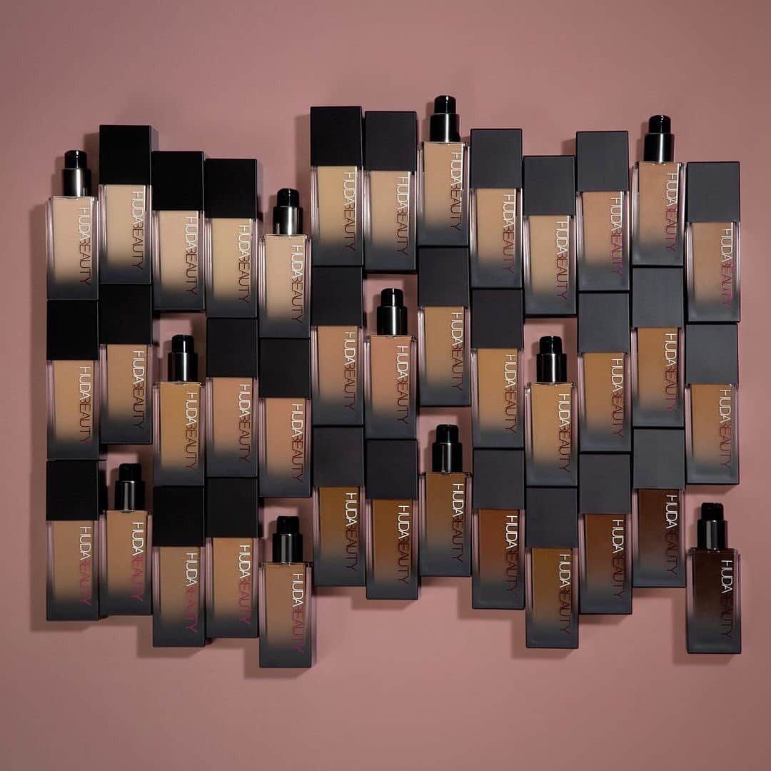 のインスタグラム：「From our friends at @hudabeautyshop: We heard you, and we listened! 💥 Our iconic full coverage @hudabeauty Faux Filter Foundation has been upgraded with a new and improved formula! 👇 The new formula is now: ✨Fragrance-free ✨Non-Comedogenic ✨Non-drying ✨Water-proof ✨24-Hour-Wear ✨Mask/Transfer-proof ✨Luminous Matte Finish ✨Still Vegan-friendly ✨Available in 39 shades  Available at Sephora.   HUDA BEAUTY #FauxFilter Luminous Matte Foundation」