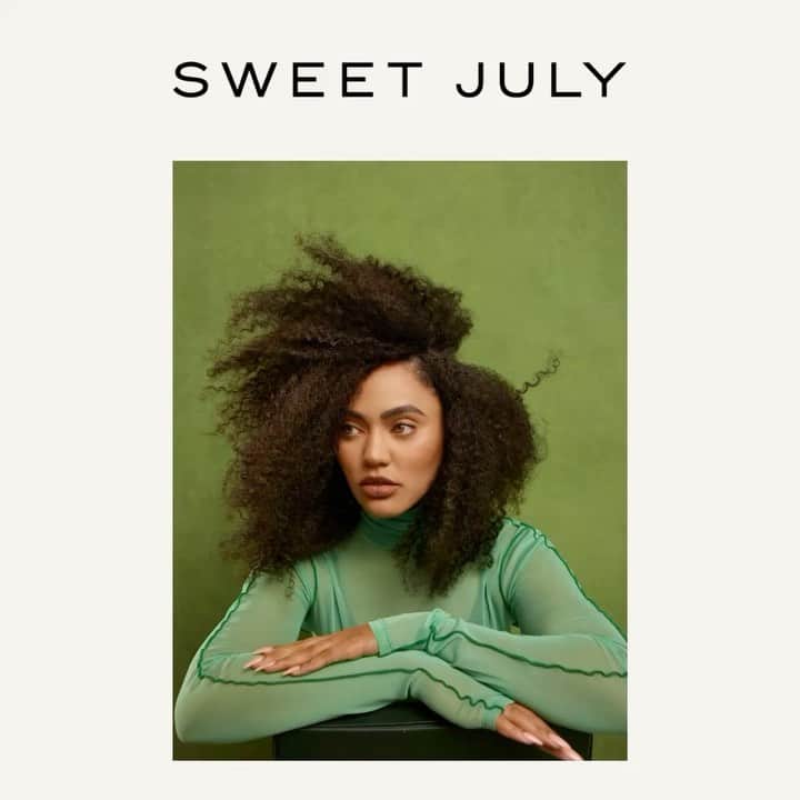 エイヨシャ・カレーのインスタグラム：「So many amazing features, stories, tips and recipes in this issue!!! Featuring @angelayee @tobenwigwe and so many more!!! I’ll be sharing bits and pieces of the issue over the next month. Get your @sweetjuly REFRESH issue on stands now and online. 🙏🏽🙏🏽   Photography: @emmanmontalvan, @tomaskarmelo, @caitbensel, @wiseboyphoto, @ryanlowry, @evakolenko, @pippa_drummond   🎥: @the.chadd」