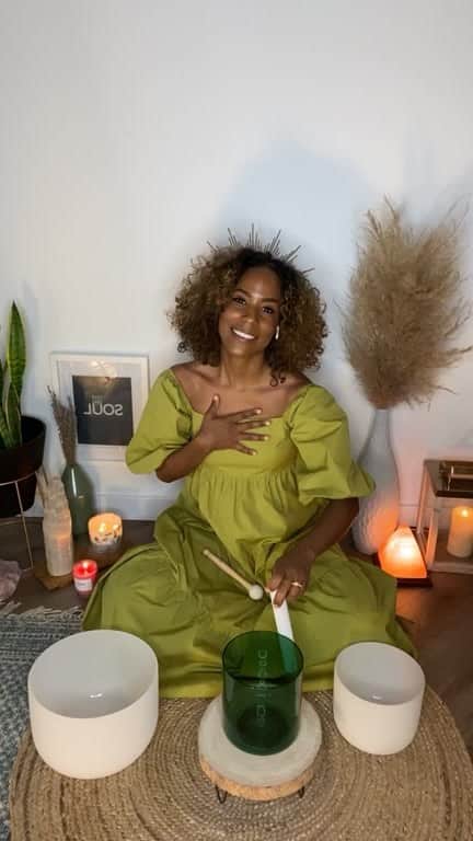 Anthropologieのインスタグラム：「This #MindfulnessMonday, we dive into a sound bath meditation to help you relax and reset for the week ahead.」