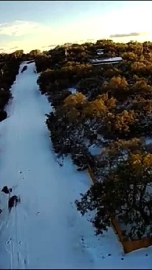 sevimli_hayvanlar34のインスタグラム：「I had to get the drone out too #snow #canyonlake #texas」