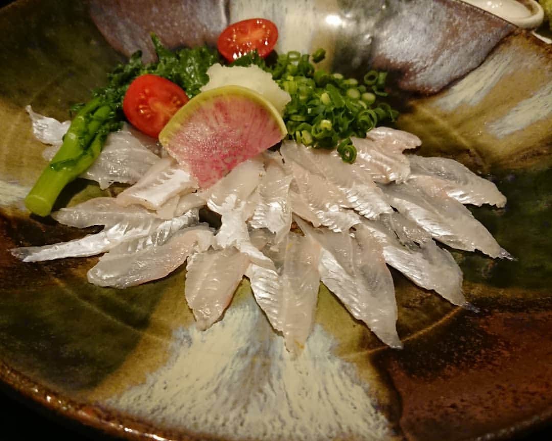 佐藤大さんのインスタグラム写真 - (佐藤大Instagram)「穴子の刺身を初めて食べました。 歯ごたえがあり噛めば噛むほど味わい深い…素材が一緒でも調理で全く変わるのが面白いですよね。 #穴子刺身 #宮島 #色んな物があるんだなぁ」2月16日 9時29分 - satodaidaidai