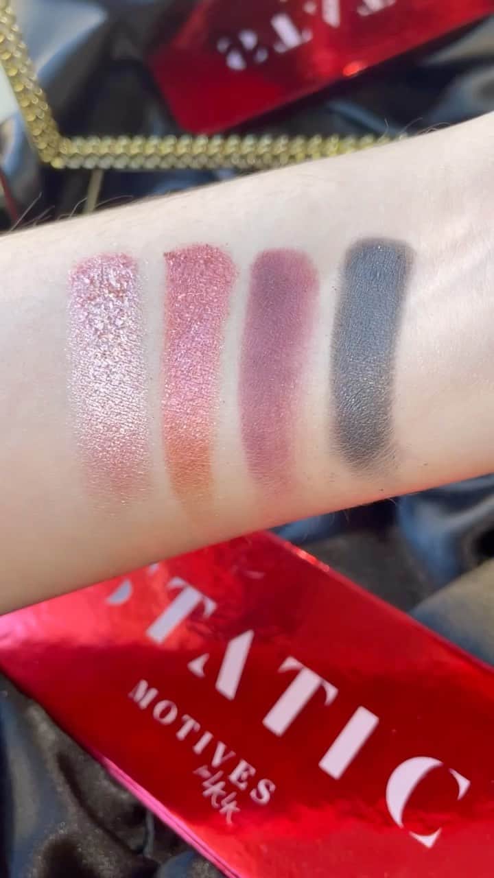 Motives Cosmeticsのインスタグラム：「The Motives for @lala STATIC Palette makes our heart skip a beat 💥Check out this shade combination! Shop now at motivescosmetics.com 🖤 #motivescosmetics   #swatches #eyeshadow #eyeshadowtutorial #eyeshadowlook #eyeshadowlooks #eyeshadowpalette」