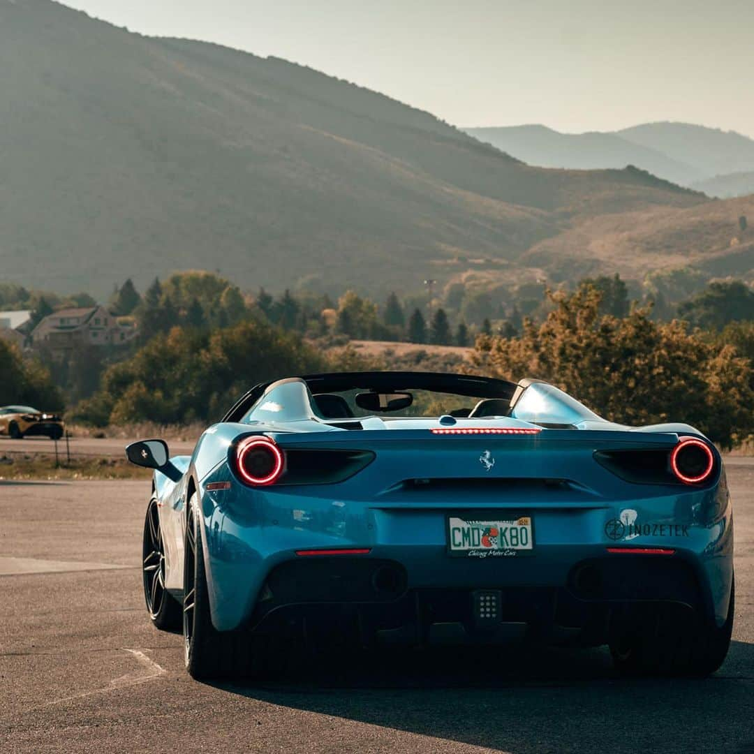 CARLiFESTYLEさんのインスタグラム写真 - (CARLiFESTYLEInstagram)「Topless Ferrari 488 • Join @goldrushrally June 11-20 on their “Saints & Sinners” Tour. They’ll be starting in New York and making their way to Dallas   For more information visit goldRushRally.com or shoot them a DM. #carlifestyle #goldrushrally」2月16日 9時42分 - carlifestyle