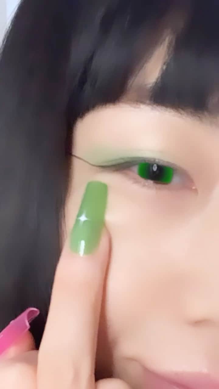 のインスタグラム：「Yellow is egg color💛🥚 What’s your favorite color? with my @manime.co set you can have them all the colors and in your own custom size ...❤️💛💚💗💙 👉👉use code nailsbymei for 20% off your first order💅💅💅yay 💕🤍🌹 #hightechmani #nailsbymei #lovewins」