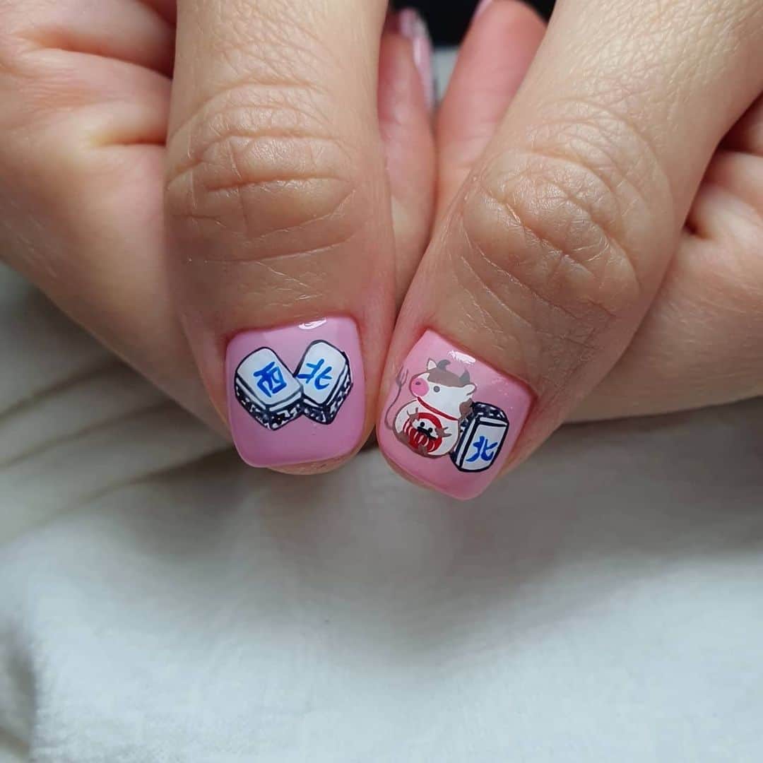 Yingのインスタグラム：「Can you tell there are five different shades of pink?   Tip: If you don't want to invest in a lot of pinks, you just need a coral and a pink. Then mix them in varying ratios and sometimes with a bit of white to get lighter shades.   All art done with PREGEL Art Liner gels!  Items can be purchased at @nailwonderlandsg 🤗 . . . 🛒 www.nailwonderland.com⁣⁣ 📍20A Penhas Road, Singapore 208184⁣⁣ (5 minutes walk from Lavender MRT)⁣⁣ .  I am currently only able to take bookings from my existing pool of customers. If I have slots available for new customers, I will post them on my IG stories. Thank you to everyone who likes my work 🙏 if you need your nails done, please consider booking other artists at @thenailartelier instead ❤  #ネイルデザイン  #ネイルアート #ネイル #ジェルネイル #nailart #네일아트 #pregel #プリジェル #nails #gelnails #sgnails」