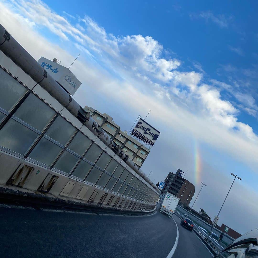 国生さゆりさんのインスタグラム写真 - (国生さゆりInstagram)「ドラマ撮影後の鎌倉からの帰り、虹の始まりを見た✨🌈✨#虹のはじまり #ドラマ撮影 #鎌倉#国生さゆり」2月16日 10時03分 - sayurikokusho