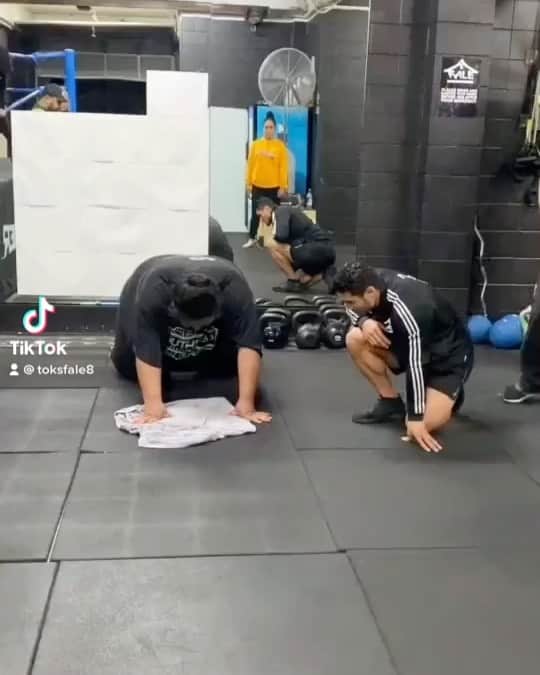 ファレ・シミタイトコのインスタグラム：「Every time this vid of @isoakavakimotu and the @faledojo fams come up on my timeline I can’t help but get motivated.  #Investinyourself」