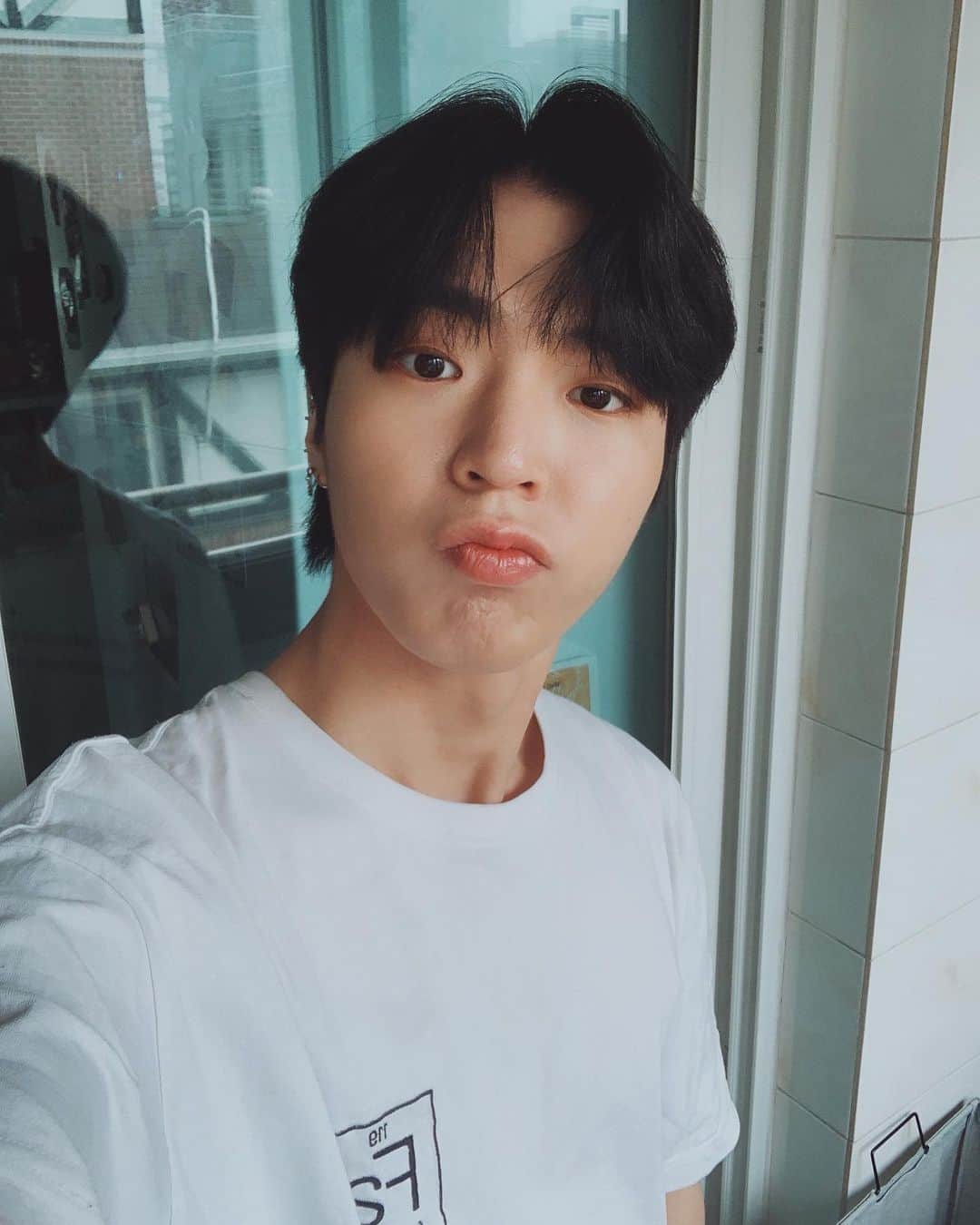 Jun Sung Ahnのインスタグラム：「I miss boba. Someone get me half&half pls 😭😭😭」