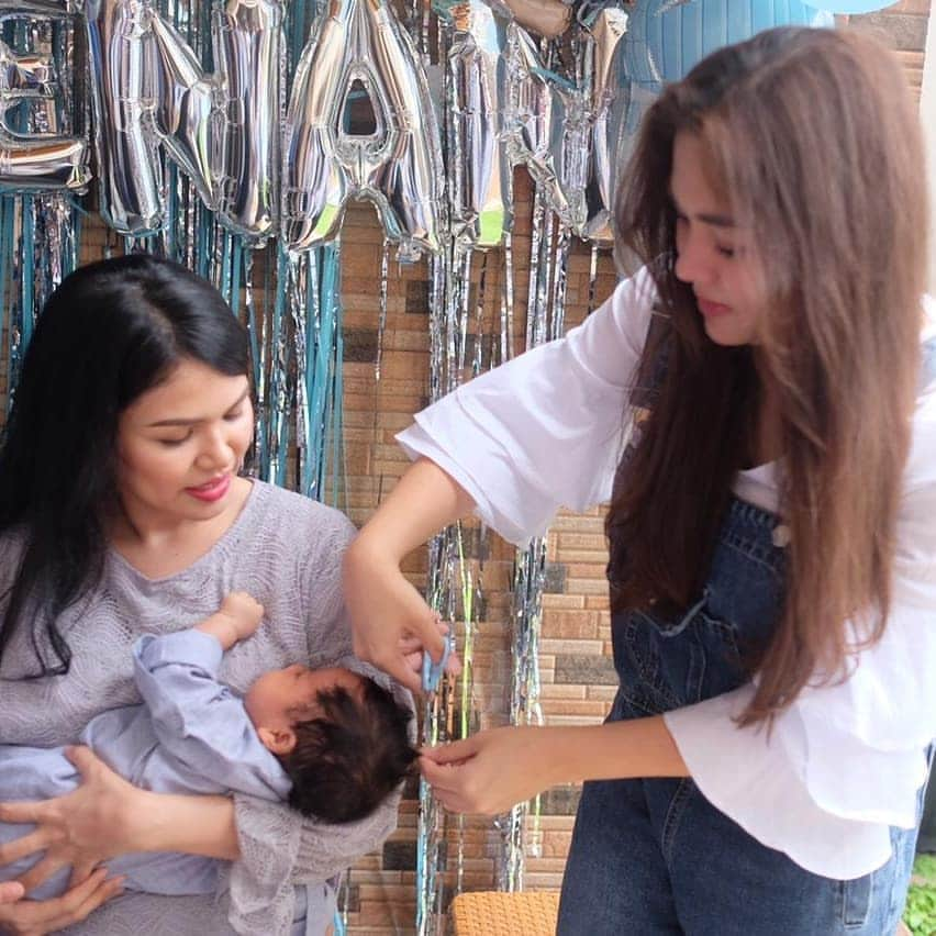 Vicky Shuさんのインスタグラム写真 - (Vicky ShuInstagram)「Jumat lalu alhamdulillah Aqiqah dek Kenaandra dirumah. With my lovely family.」2月16日 15時49分 - vickyshu