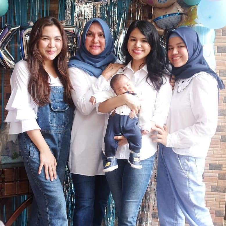 Vicky Shuさんのインスタグラム写真 - (Vicky ShuInstagram)「Jumat lalu alhamdulillah Aqiqah dek Kenaandra dirumah. With my lovely family.」2月16日 15時49分 - vickyshu