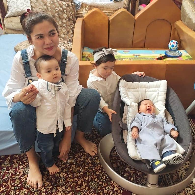 Vicky Shuさんのインスタグラム写真 - (Vicky ShuInstagram)「Jumat lalu alhamdulillah Aqiqah dek Kenaandra dirumah. With my lovely family.」2月16日 15時49分 - vickyshu