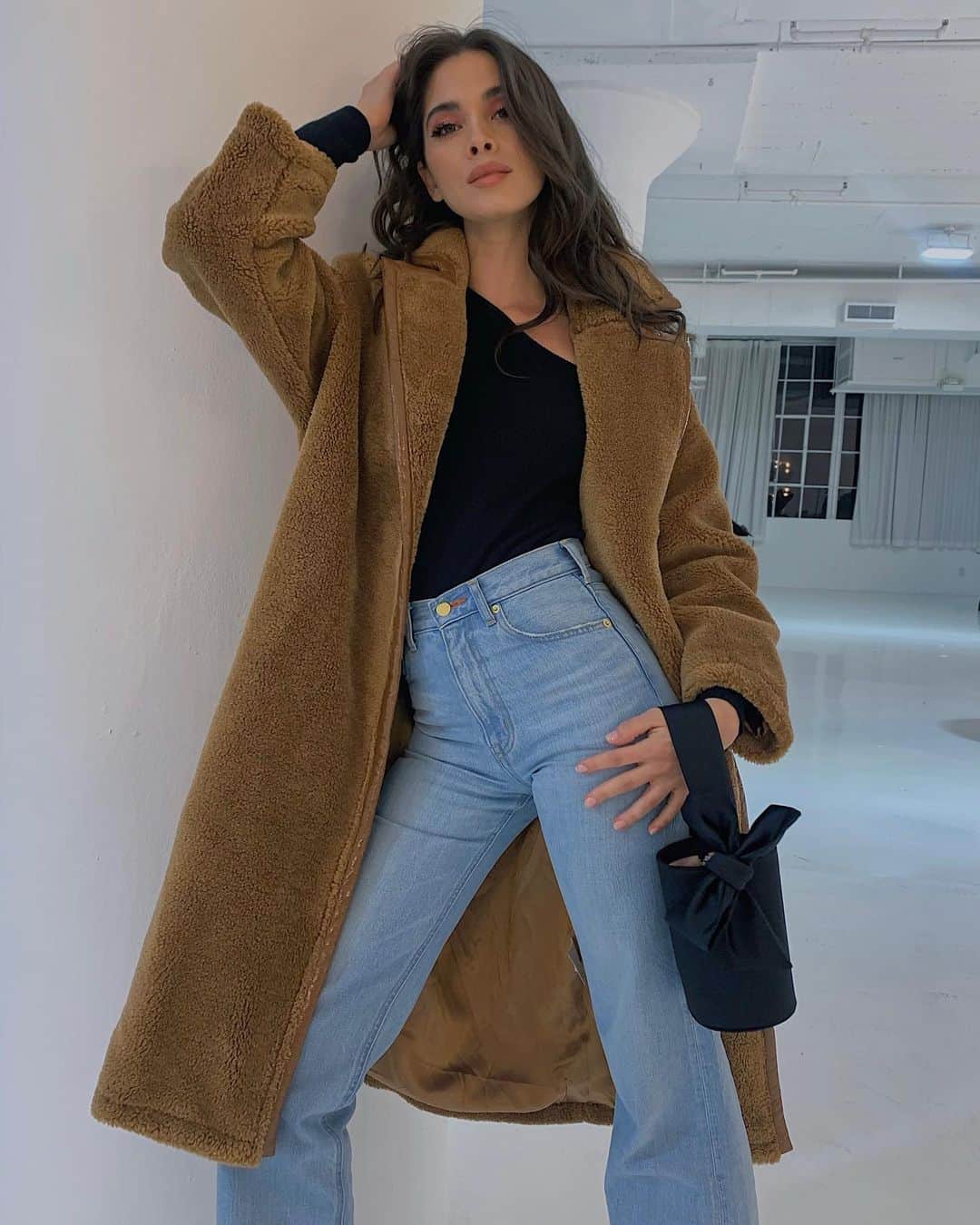 ギーザ・ラガースのインスタグラム：「“Act natural”」