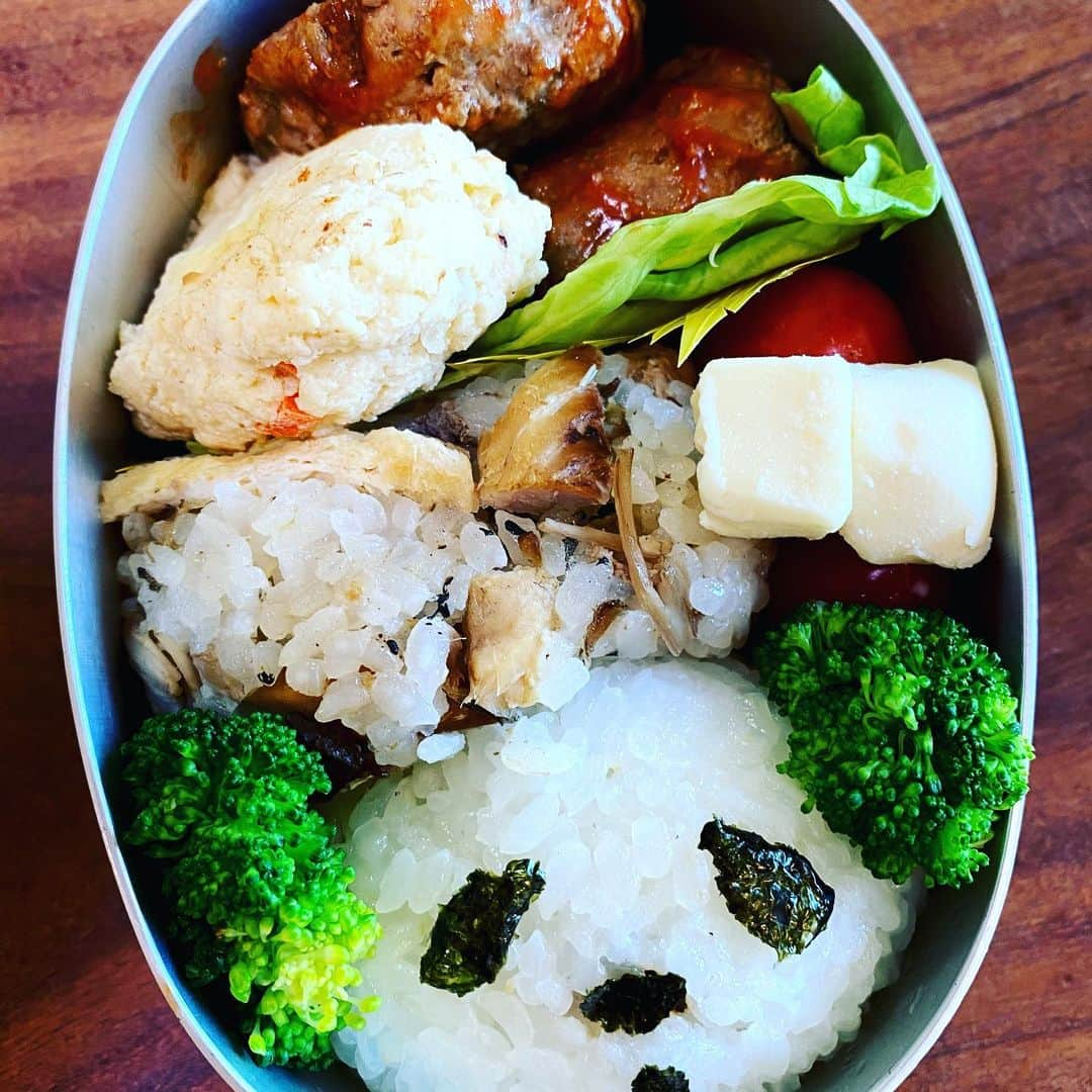 宮崎謙介さんのインスタグラム写真 - (宮崎謙介Instagram)「ハンバーグたくさん弁当。白いのは鶏肉のハンバーグ。黄色味が足りなくて個人的には不服。チーズはこれからチェダーもストックするか。」2月16日 10時49分 - miyazakikensuke1031