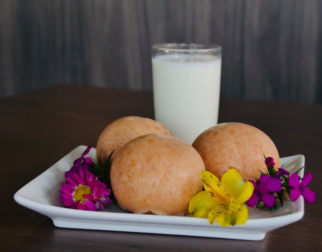 Zippy's Restaurantsのインスタグラム：「#FatTuesday is our reminder that we're here for a good time, not a long time. 😉 Set your alarm for tomorrow and visit any Zippy's to pick up your made-to-order Malasadas or Mochizadas. Hot N Fresh and ready to go.」