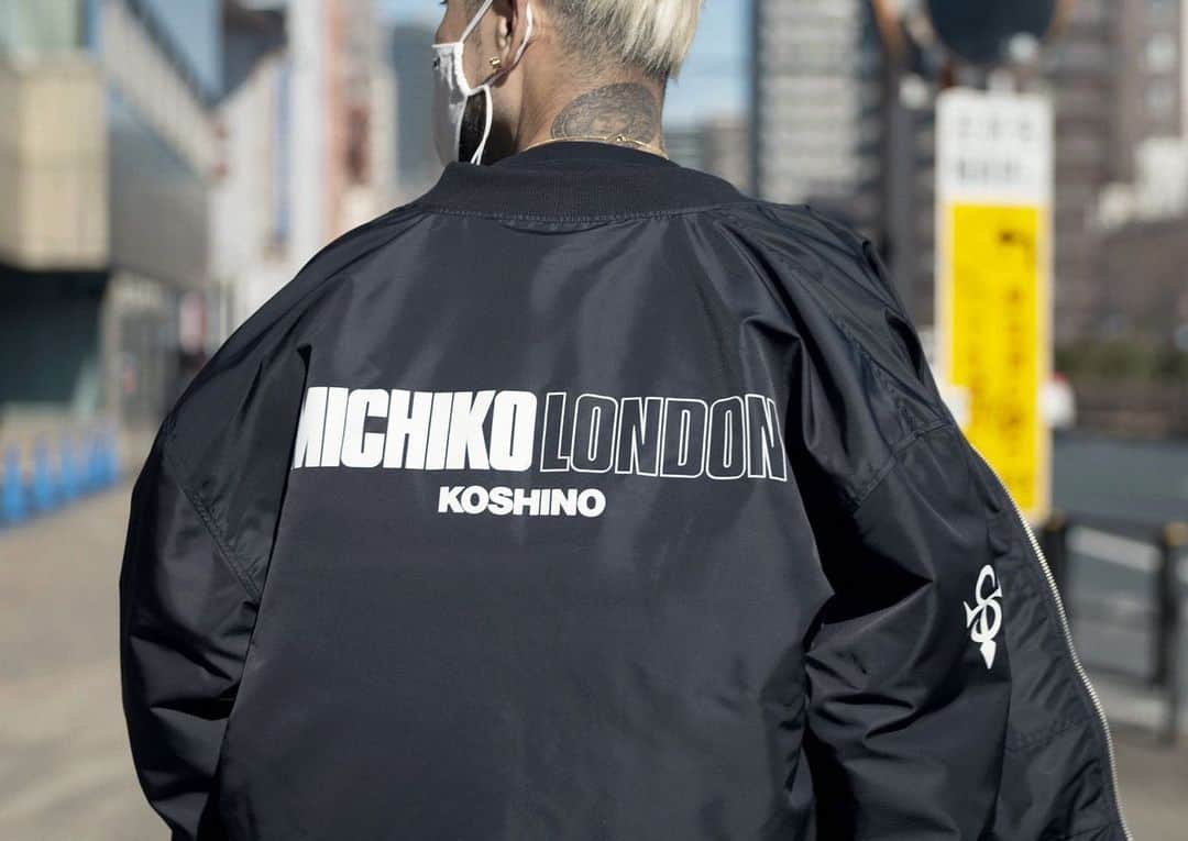ミチコ ロンドンさんのインスタグラム写真 - (ミチコ ロンドンInstagram)「日本のストリートファッションのバイオニアであり、90年代ロンドンのクラブカルチャーを語る上で欠かせない存在、かつ今年35周年を迎える「MICHIKO LONDON KOSHINO」。   “コロナの時期に若い人々に希望を持って欲しい。” と、SHOと意気投合しコラボレーションが実現！   S.Time by SHO X MICHIKO LONDON KOSHINO  ミチココシノからインスピレーションを受けて産まれた新曲、同時に90年代もっとも人気だったロングティーやパーカーなどのアイテムが誕生。   詳しくは、阪急Mens特集ページにてご紹介しております。  @culturehunterproject  @hankyu_mens_tokyo   いよいよ明日2月17日よりオンライン販売開始です。 期間限定なので是非この機会わお見逃しなく。  ※期間限定の特設サイトはサーバーの混雑が予想されます。予めご了承下さい。  Model/SHO @sho_official365   #HankyuMens #阪急メンズ #CultureHunterProject #ヤクブーツはやめろ  #MICHIKOLONDON #ミチコロンドン  #Michiko #Stime」2月16日 12時06分 - michiko_london_official