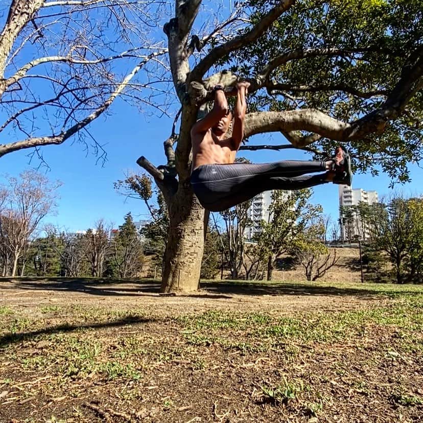 のインスタグラム：「黒豹の休日（active rest） これからスーパー銭湯♨️ かれこれ1年は1人行動wwwwww ふと思ったけど 元々友達少ないからそんなストレスなしw 絶賛1人行動こじらせ中 意味もなく群れるのを嫌う孤高の黒豹 デートしてください。 #光合成 #セロトニン #day #OFF #尼崎の黒豹  #アマクロ」