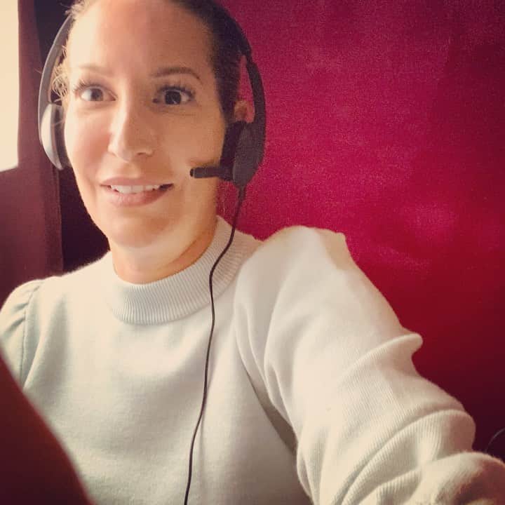 のインスタグラム：「The beauty of remote recording. Do tune in today, I got it right eventually ☺️   @djlarafraser brilliant interview with @shingai on #AroundTheWorldWithTheLallas and swipe right for their new tune 🤍」