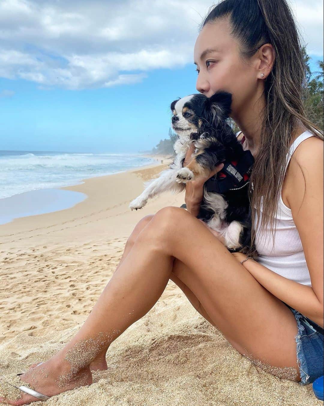 のインスタグラム：「Thank u for the beautiful birthday wishes 🎂🙏❤️😍soo grateful 😘  Looking at the horizon for new adventures to come 🙏🌈  皆様、あらゆる方法で、たくさんの誕生日メッセージをありがとうございました🙏😍❤️沢山のLove を頂きました🥰私は本当に幸せ者です😊  水平線を見つめながら、これから出逢える新しい冒険に想いを馳せています🙏  🌈😍今後ともよろしくお願いします😘  #takakoworldstylin🌎 #lifestyle #hawaii #lookingfornewadventures #birthdaygirl #感謝#」