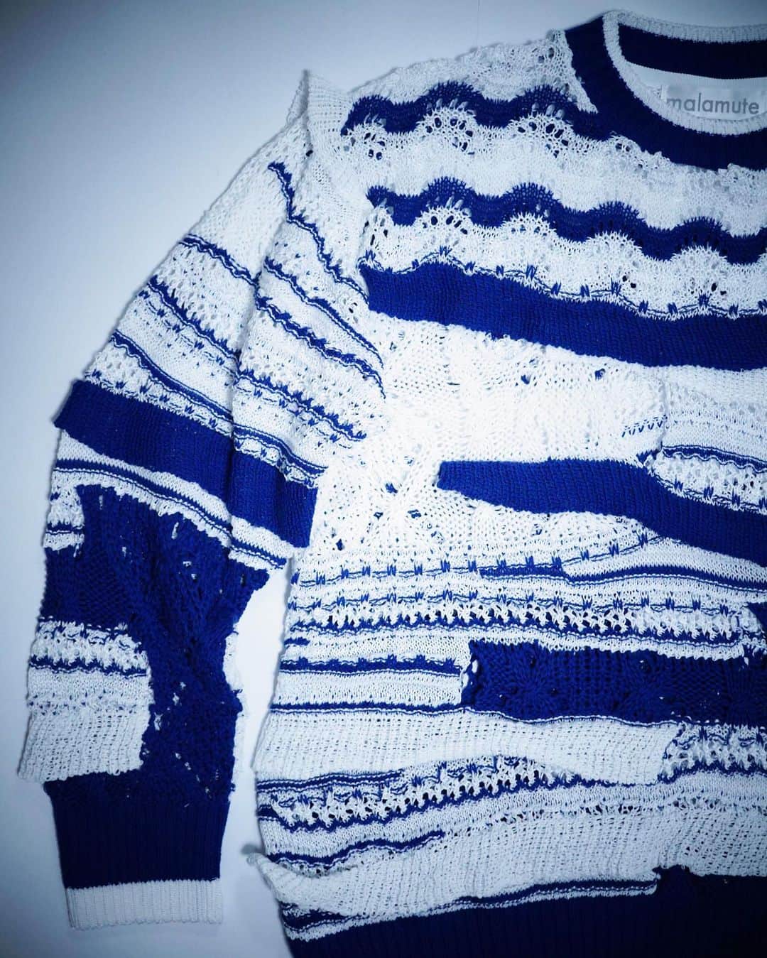 マラミュートのインスタグラム：「blue wavy knit #malamuteiii#malamute21SS」