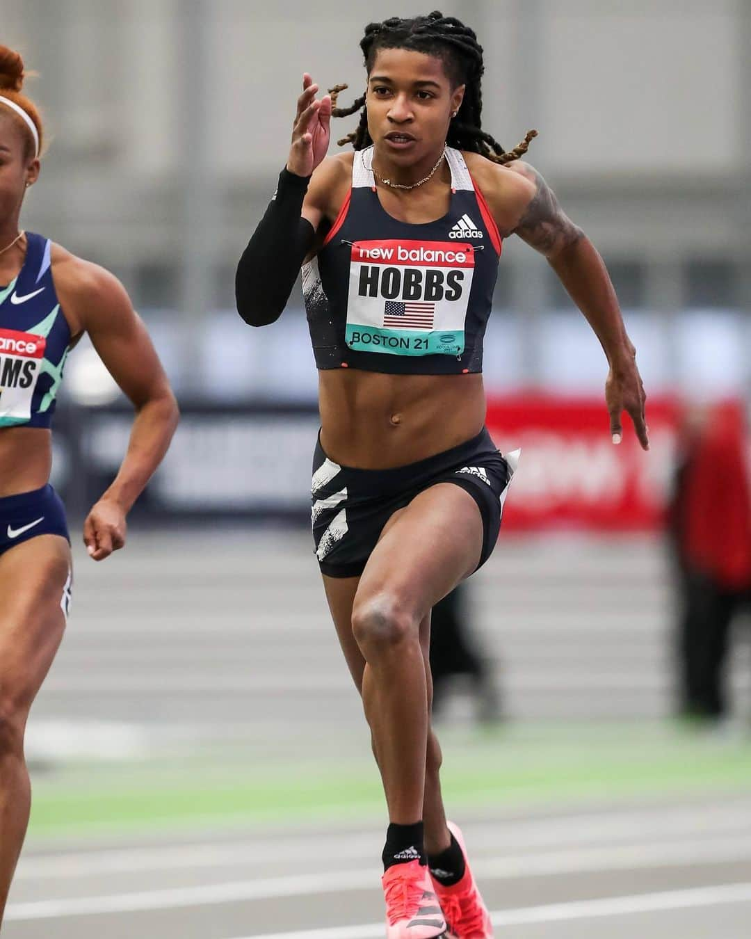 アレア・ホッブズのインスタグラム：「Real pressure on ya block ⚡️🏋🏾‍♀️  📸 @kevmofoto  #adidasrunning #worldindoortour #ATF #BlockKnee @gamupdates」