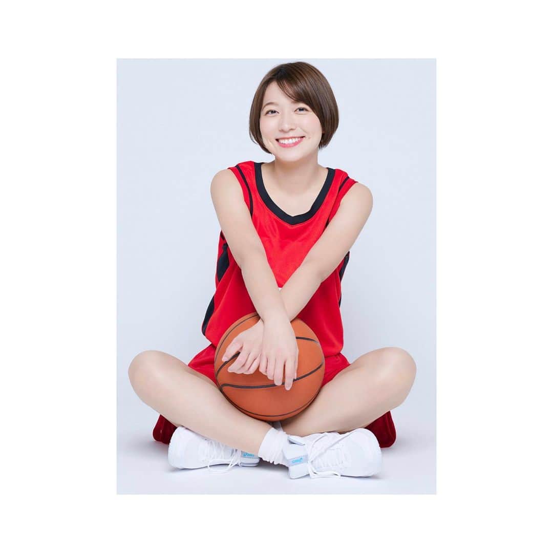のインスタグラム：「♪  デジタル写真集 『SPORTS cent.Force Part3』 発売です🥰  私は経験値0のバスケット🏀⛹️‍♀️  ランダムで決まったんだと思います😊笑  撮影は最高に楽しかったです✨  現場にバスケ経験者のスタッフさんがいたから教えてもらったのだけど全く上達しませんでした😅  よかったら覗いてみてください🤩  👉🏻 https://www.shogakukan.co.jp/books/09d09141  #阿部華也子 #柴田阿弥 #高見侑里 #谷尻萌 #デジタル写真集 #centforce #バスケ女子 #ではない」