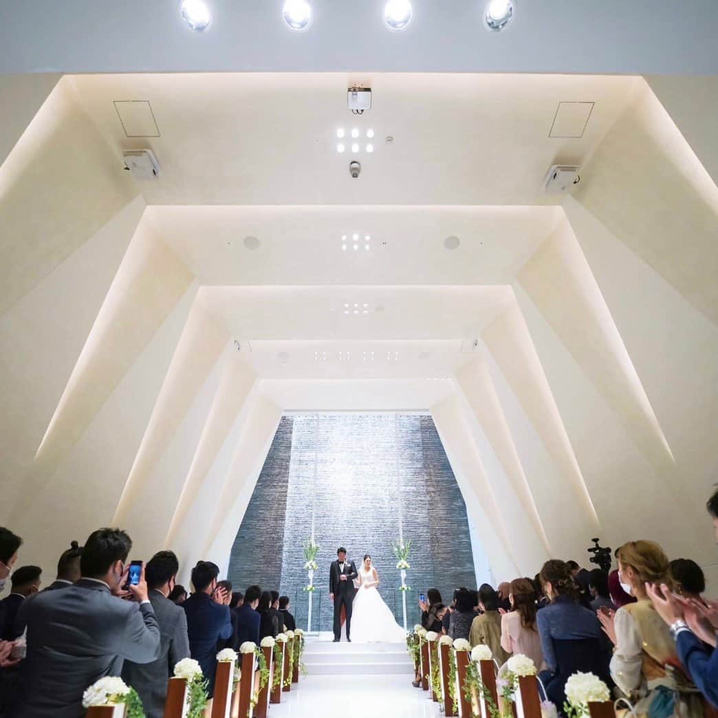 KOTOWA京都八坂さんのインスタグラム写真 - (KOTOWA京都八坂Instagram)「. #kotowawedding﻿ ﻿ ここにしかない空間 誰もが幻想的な空間に魅了される そしてそこには「ありがとう」の想いが溢れている ﻿ ---------------------------------﻿ ﻿ ◆フェアのご予約はInstagramのトップからチェック✔︎ ﻿ @kotowakyotoyasaka﻿ ﻿ 《キャストイチ押しフェア》﻿ 公式HP▶︎2月20日(土)  【月1開催＊2万円相当コース試食】10大特典★白亜のチャペル  ◆1月・2月・3月の平日限定！﻿ KOTOWAレストランOPEN★﻿ 詳細はHPをご覧くださいませ﻿ ﻿ ---------------------------------」2月16日 12時48分 - kotowakyotoyasaka